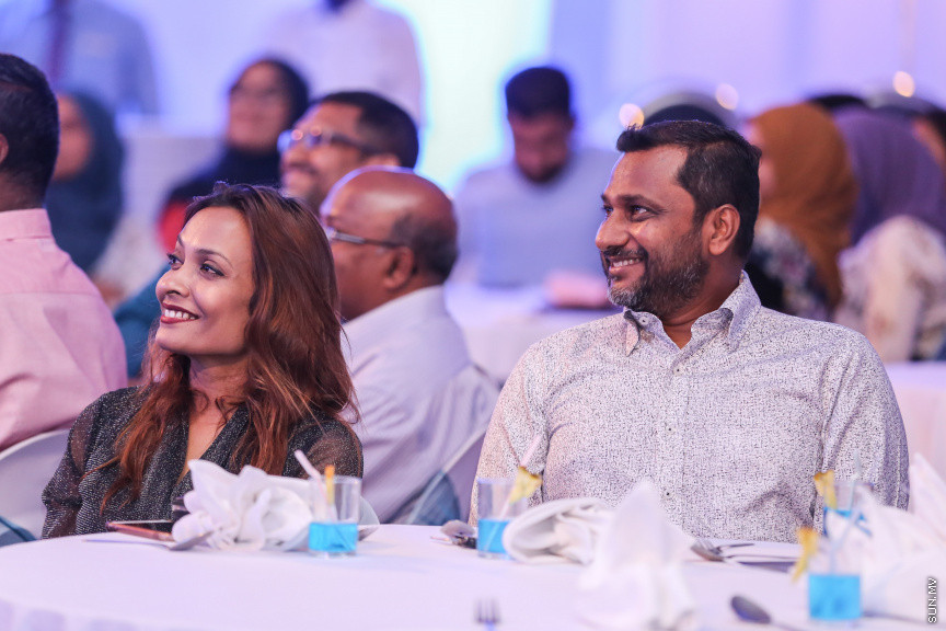 އޮކްޓޯބަރ 26، 2018: އޭޑީކޭ ހޮސްޕިޓަލްގެ މިދިޔަ އަހަރުގެ "އެމްޕްލޯއީ އޮފް ދަ އިޔަރ" އެވޯޑް ހަފްލާގެ ތެރެއިން -- ސަން ފޮޓޯ/ ފަޔާޒު މޫސާ