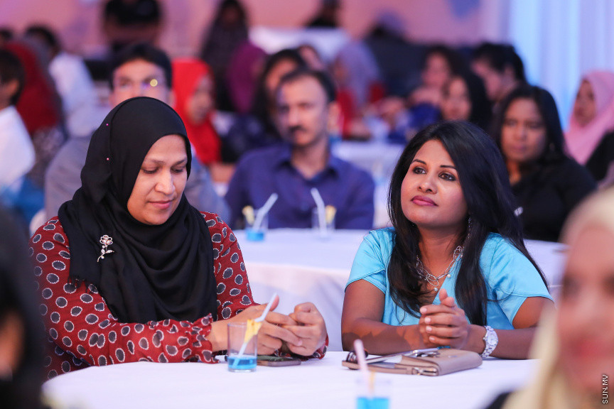 އޮކްޓޯބަރ 26، 2018: އޭޑީކޭ ހޮސްޕިޓަލްގެ މިދިޔަ އަހަރުގެ "އެމްޕްލޯއީ އޮފް ދަ އިޔަރ" އެވޯޑް ހަފްލާގެ ތެރެއިން -- ސަން ފޮޓޯ/ ފަޔާޒު މޫސާ