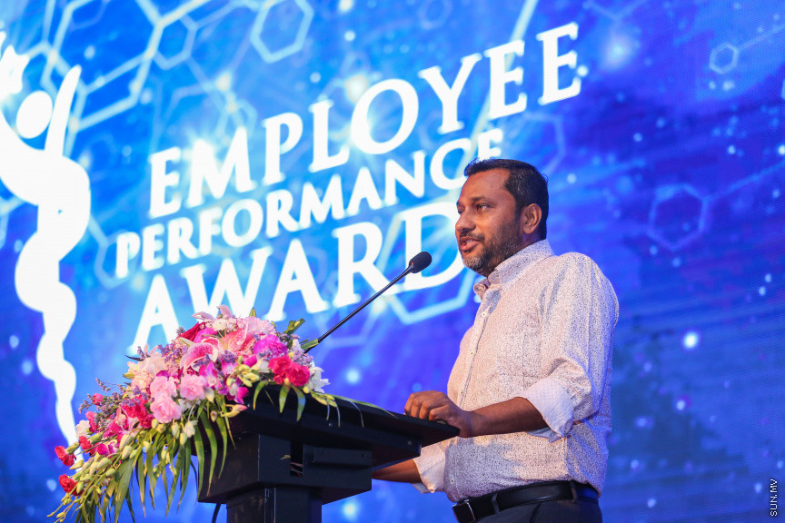 އޮކްޓޯބަރ 26، 2018: އޭޑީކޭ ހޮސްޕިޓަލްގެ މިދިޔަ އަހަރުގެ "އެމްޕްލޯއީ އޮފް ދަ އިޔަރ" އެވޯޑް ހަފްލާގެ ތެރެއިން -- ސަން ފޮޓޯ/ ފަޔާޒު މޫސާ