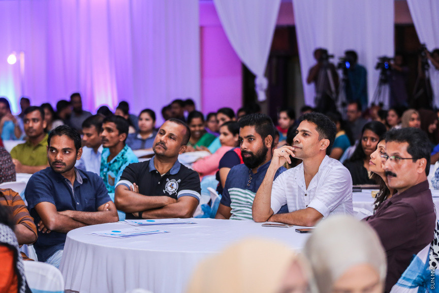 އޮކްޓޯބަރ 26، 2018: އޭޑީކޭ ހޮސްޕިޓަލްގެ މިދިޔަ އަހަރުގެ "އެމްޕްލޯއީ އޮފް ދަ އިޔަރ" އެވޯޑް ހަފްލާގެ ތެރެއިން -- ސަން ފޮޓޯ/ ފަޔާޒު މޫސާ