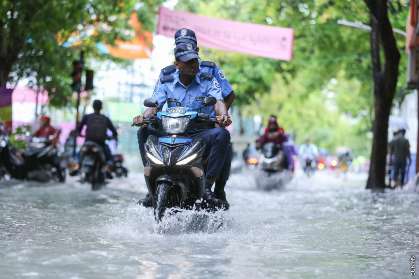 އޮކްޓޯބަރ 28، 2018: ބޯ ވިއްސާރަޔާއެކު މާލޭގެ މަގުތަކުގައި ފެންބޮޑުވުން -- ސަން ފޮޓޯ/ ފަޔާޒު މޫސާ