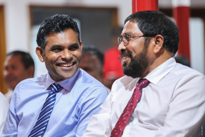 އޮކްޓޯބަރ 28، 2018: ޖުމްހޫރީ ޕާޓީގެ ލީޑަރު ކަމަށް ރައްޔިތުންގެ މަޖިލީހުގެ މާމިގިލީ ދާއިރާގެ މެމްބަރު ގާސިމް އިބްރާހިމް އިންތިޚާބުކުރުމަށް ބޭއްވި ކައުންސިލް ބައްދަލުވުމުގެ ތެރެއިން -- ސަން ފޮޓޯ/ ފަޔާޒު މޫސާ
