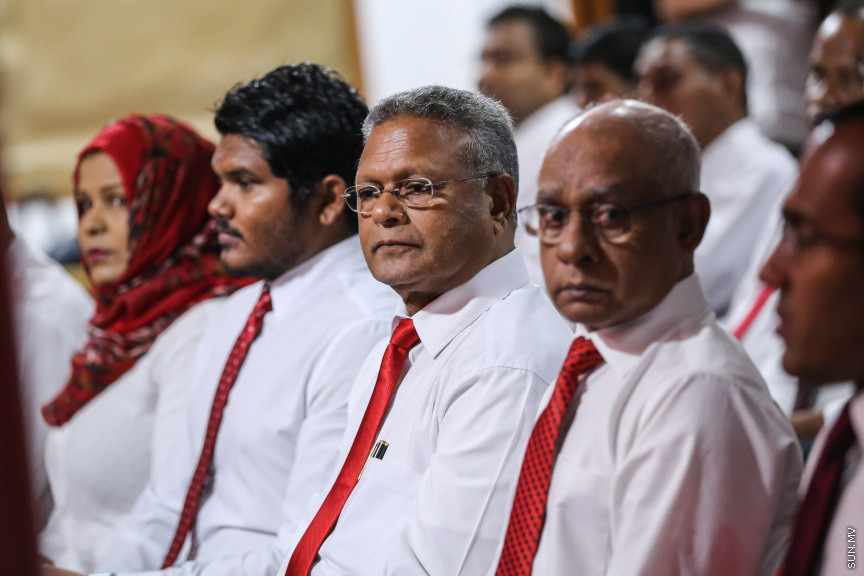 އޮކްޓޯބަރ 28، 2018: ޖުމްހޫރީ ޕާޓީގެ ލީޑަރު ކަމަށް ރައްޔިތުންގެ މަޖިލީހުގެ މާމިގިލީ ދާއިރާގެ މެމްބަރު ގާސިމް އިބްރާހިމް އިންތިޚާބުކުރުމަށް ބޭއްވި ކައުންސިލް ބައްދަލުވުމުގެ ތެރެއިން -- ސަން ފޮޓޯ/ ފަޔާޒު މޫސާ