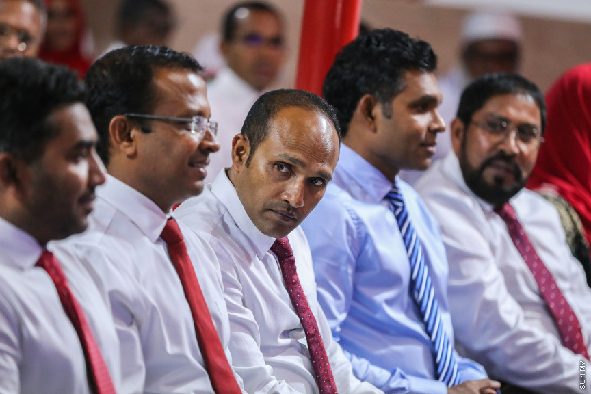 އޮކްޓޯބަރ 28، 2018: ޖުމްހޫރީ ޕާޓީގެ ލީޑަރު ކަމަށް ރައްޔިތުންގެ މަޖިލީހުގެ މާމިގިލީ ދާއިރާގެ މެމްބަރު ގާސިމް އިބްރާހިމް އިންތިޚާބުކުރުމަށް ބޭއްވި ކައުންސިލް ބައްދަލުވުމުގެ ތެރެއިން -- ސަން ފޮޓޯ/ ފަޔާޒު މޫސާ