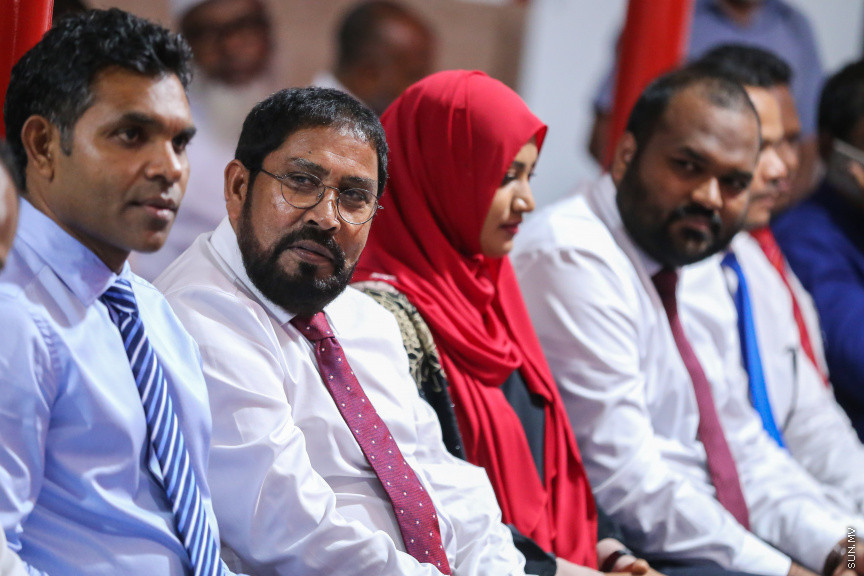 އޮކްޓޯބަރ 28، 2018: ޖުމްހޫރީ ޕާޓީގެ ލީޑަރު ކަމަށް ރައްޔިތުންގެ މަޖިލީހުގެ މާމިގިލީ ދާއިރާގެ މެމްބަރު ގާސިމް އިބްރާހިމް އިންތިޚާބުކުރުމަށް ބޭއްވި ކައުންސިލް ބައްދަލުވުމުގެ ތެރެއިން -- ސަން ފޮޓޯ/ ފަޔާޒު މޫސާ