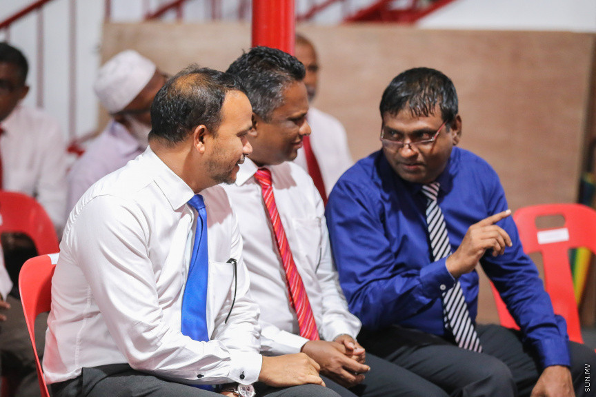 އޮކްޓޯބަރ 28، 2018: ޖުމްހޫރީ ޕާޓީގެ ލީޑަރު ކަމަށް ރައްޔިތުންގެ މަޖިލީހުގެ މާމިގިލީ ދާއިރާގެ މެމްބަރު ގާސިމް އިބްރާހިމް އިންތިޚާބުކުރުމަށް ބޭއްވި ކައުންސިލް ބައްދަލުވުމުގެ ތެރެއިން -- ސަން ފޮޓޯ/ ފަޔާޒު މޫސާ