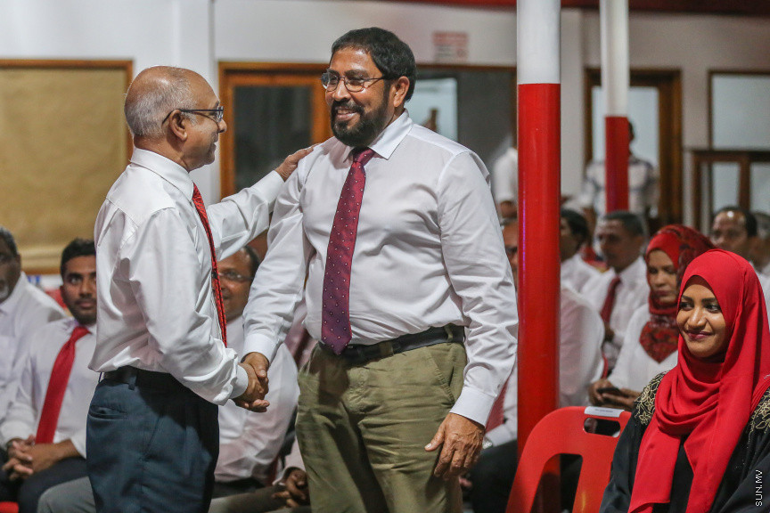 އޮކްޓޯބަރ 28، 2018: ޖުމްހޫރީ ޕާޓީގެ ލީޑަރު ކަމަށް ރައްޔިތުންގެ މަޖިލީހުގެ މާމިގިލީ ދާއިރާގެ މެމްބަރު ގާސިމް އިބްރާހިމް އިންތިޚާބުކުރުމަށް ބޭއްވި ކައުންސިލް ބައްދަލުވުމުގެ ތެރެއިން -- ސަން ފޮޓޯ/ ފަޔާޒު މޫސާ