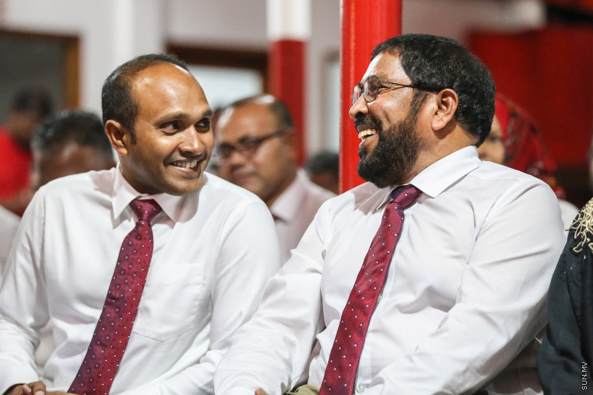 އޮކްޓޯބަރ 28، 2018: ޖުމްހޫރީ ޕާޓީގެ ލީޑަރު ކަމަށް ރައްޔިތުންގެ މަޖިލީހުގެ މާމިގިލީ ދާއިރާގެ މެމްބަރު ގާސިމް އިބްރާހިމް އިންތިޚާބުކުރުމަށް ބޭއްވި ކައުންސިލް ބައްދަލުވުމުގެ ތެރެއިން -- ސަން ފޮޓޯ/ ފަޔާޒު މޫސާ