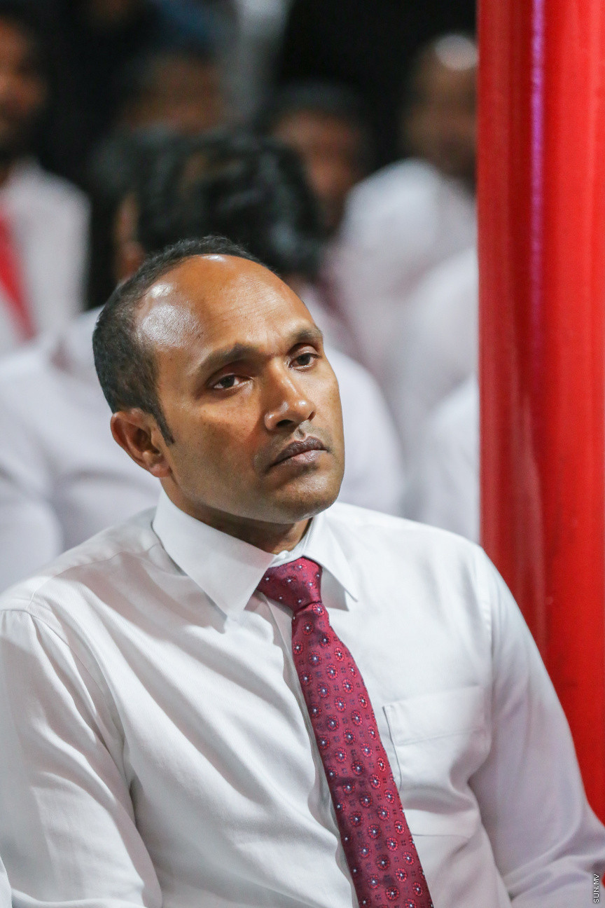 އޮކްޓޯބަރ 28، 2018: ޖުމްހޫރީ ޕާޓީގެ ލީޑަރު ކަމަށް ރައްޔިތުންގެ މަޖިލީހުގެ މާމިގިލީ ދާއިރާގެ މެމްބަރު ގާސިމް އިބްރާހިމް އިންތިޚާބުކުރުމަށް ބޭއްވި ކައުންސިލް ބައްދަލުވުމުގެ ތެރެއިން -- ސަން ފޮޓޯ/ ފަޔާޒު މޫސާ