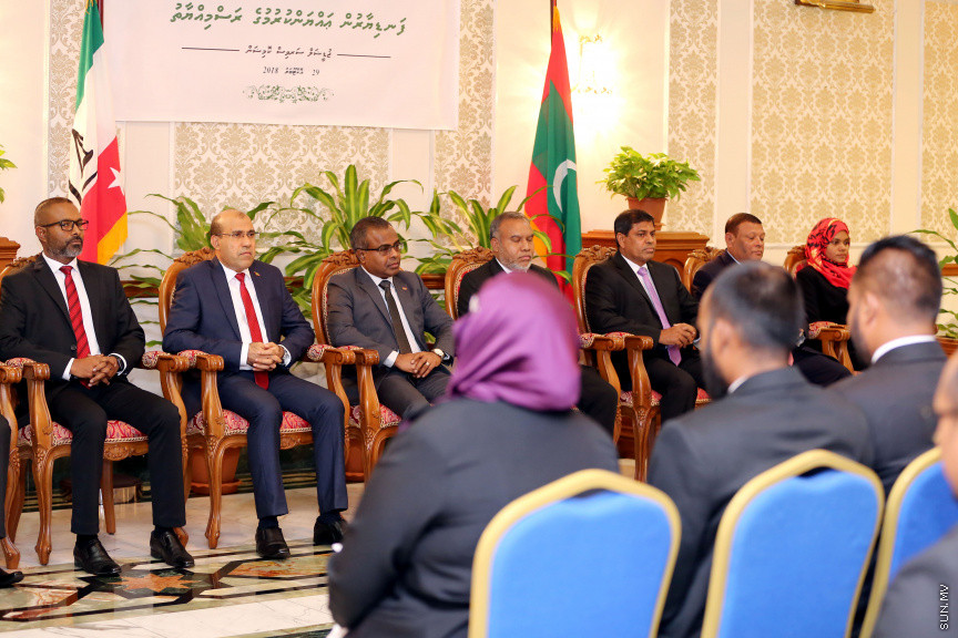 އޮކްޓޯބަރ 29، 2018:  15 ރަށުގެ މެޖިސްޓްރޭޓް ކޯޓުތަކަށް 15 މެޖިސްޓްރޭޓަކު އައްޔަން ކުރައްވައި އެ ބޭފުޅުން މަގާމުގެ ހުވާ ކުރައްވުމަށް ސުޕްރީމް ކޯޓްގައި ބޭއްވި ރަސްމިއްޔާތުގެ ތެރެއިން     - ސަން ފޮޓޯ/ ފަޔާޒު މޫސާ