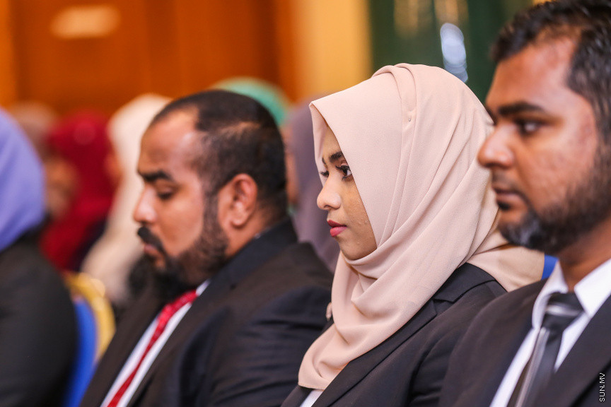 އޮކްޓޯބަރ 29، 2018:  15 ރަށުގެ މެޖިސްޓްރޭޓް ކޯޓުތަކަށް 15 މެޖިސްޓްރޭޓަކު އައްޔަން ކުރައްވައި އެ ބޭފުޅުން މަގާމުގެ ހުވާ ކުރައްވުމަށް ސުޕްރީމް ކޯޓްގައި ބޭއްވި ރަސްމިއްޔާތުގެ ތެރެއިން     - ސަން ފޮޓޯ/ ފަޔާޒު މޫސާ
