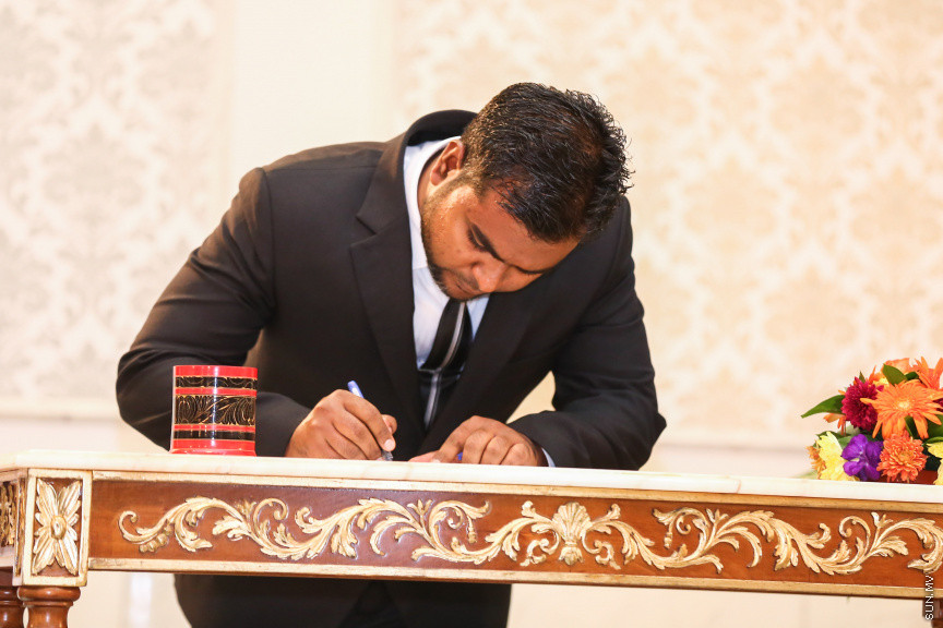 އޮކްޓޯބަރ 29، 2018:  15 ރަށުގެ މެޖިސްޓްރޭޓް ކޯޓުތަކަށް 15 މެޖިސްޓްރޭޓަކު އައްޔަން ކުރައްވައި އެ ބޭފުޅުން މަގާމުގެ ހުވާ ކުރައްވުމަށް ސުޕްރީމް ކޯޓްގައި ބޭއްވި ރަސްމިއްޔާތުގެ ތެރެއިން     - ސަން ފޮޓޯ/ ފަޔާޒު މޫސާ