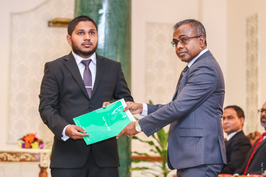 އޮކްޓޯބަރ 29، 2018:  15 ރަށުގެ މެޖިސްޓްރޭޓް ކޯޓުތަކަށް 15 މެޖިސްޓްރޭޓަކު އައްޔަން ކުރައްވައި އެ ބޭފުޅުން މަގާމުގެ ހުވާ ކުރައްވުމަށް ސުޕްރީމް ކޯޓްގައި ބޭއްވި ރަސްމިއްޔާތުގެ ތެރެއިން     - ސަން ފޮޓޯ/ ފަޔާޒު މޫސާ