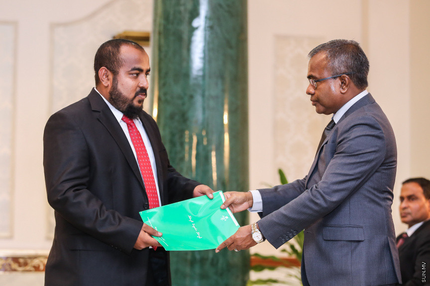 އޮކްޓޯބަރ 29، 2018:  15 ރަށުގެ މެޖިސްޓްރޭޓް ކޯޓުތަކަށް 15 މެޖިސްޓްރޭޓަކު އައްޔަން ކުރައްވައި އެ ބޭފުޅުން މަގާމުގެ ހުވާ ކުރައްވުމަށް ސުޕްރީމް ކޯޓްގައި ބޭއްވި ރަސްމިއްޔާތުގެ ތެރެއިން     - ސަން ފޮޓޯ/ ފަޔާޒު މޫސާ