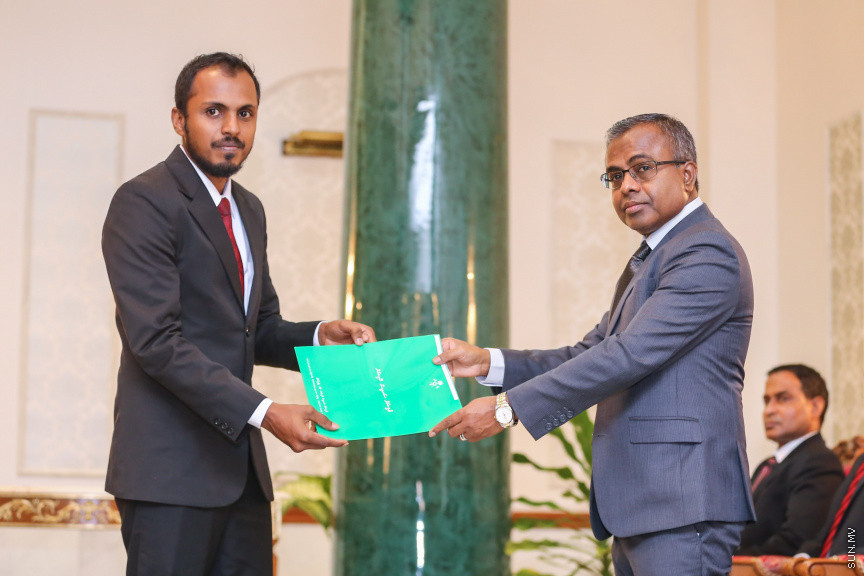 އޮކްޓޯބަރ 29، 2018:  15 ރަށުގެ މެޖިސްޓްރޭޓް ކޯޓުތަކަށް 15 މެޖިސްޓްރޭޓަކު އައްޔަން ކުރައްވައި އެ ބޭފުޅުން މަގާމުގެ ހުވާ ކުރައްވުމަށް ސުޕްރީމް ކޯޓްގައި ބޭއްވި ރަސްމިއްޔާތުގެ ތެރެއިން     - ސަން ފޮޓޯ/ ފަޔާޒު މޫސާ