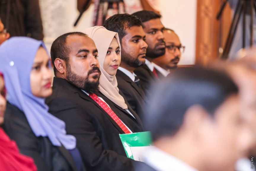 އޮކްޓޯބަރ 29، 2018:  15 ރަށުގެ މެޖިސްޓްރޭޓް ކޯޓުތަކަށް 15 މެޖިސްޓްރޭޓަކު އައްޔަން ކުރައްވައި އެ ބޭފުޅުން މަގާމުގެ ހުވާ ކުރައްވުމަށް ސުޕްރީމް ކޯޓްގައި ބޭއްވި ރަސްމިއްޔާތުގެ ތެރެއިން     - ސަން ފޮޓޯ/ ފަޔާޒު މޫސާ