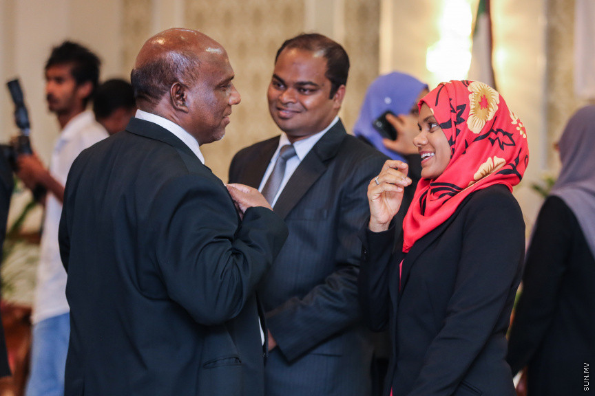 އޮކްޓޯބަރ 29، 2018:  15 ރަށުގެ މެޖިސްޓްރޭޓް ކޯޓުތަކަށް 15 މެޖިސްޓްރޭޓަކު އައްޔަން ކުރައްވައި އެ ބޭފުޅުން މަގާމުގެ ހުވާ ކުރައްވުމަށް ސުޕްރީމް ކޯޓްގައި ބޭއްވި ރަސްމިއްޔާތުގެ ތެރެއިން     - ސަން ފޮޓޯ/ ފަޔާޒު މޫސާ