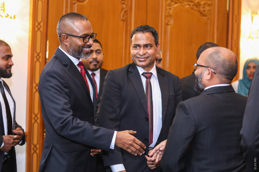 އޮކްޓޯބަރ 29، 2018:  15 ރަށުގެ މެޖިސްޓްރޭޓް ކޯޓުތަކަށް 15 މެޖިސްޓްރޭޓަކު އައްޔަން ކުރައްވައި އެ ބޭފުޅުން މަގާމުގެ ހުވާ ކުރައްވުމަށް ސުޕްރީމް ކޯޓްގައި ބޭއްވި ރަސްމިއްޔާތުގެ ތެރެއިން     - ސަން ފޮޓޯ/ ފަޔާޒު މޫސާ
