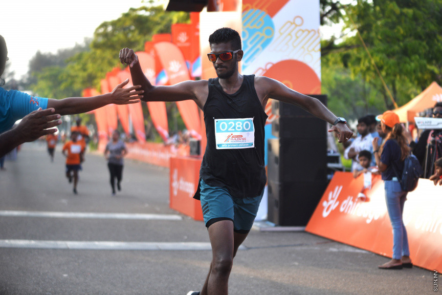 2 ނޮވެންބަރު 2018 : ދިރާގުން ބޭއްވި މިއަހަރުގެ ރޯޑުރޭސްގެ ތެއިން -- ސަން ފޮޓޯ/ އަޙުމަދު އަވްޝަން އިލްޔާސް
