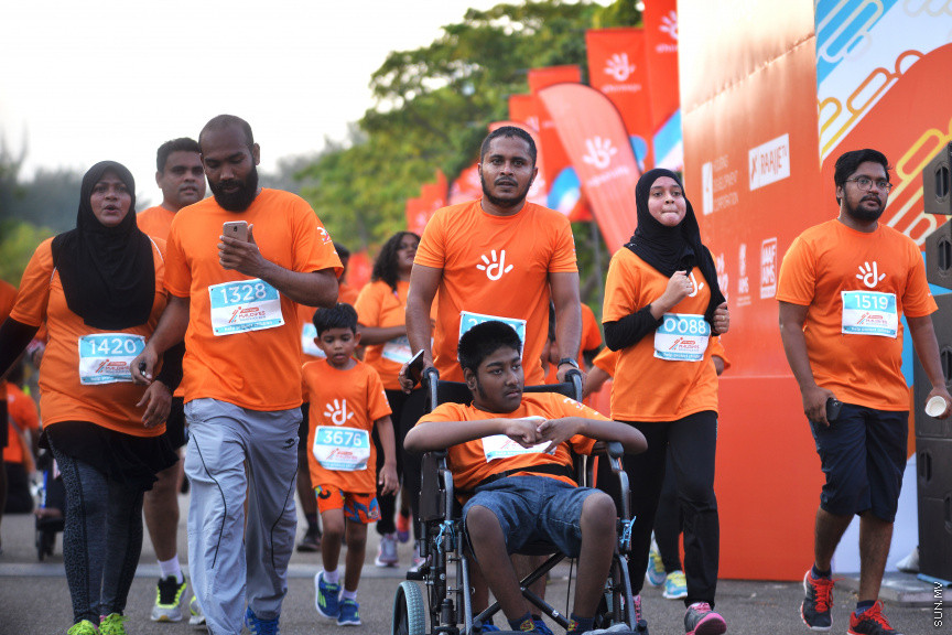 2 ނޮވެންބަރު 2018 : ދިރާގުން ބޭއްވި މިއަހަރުގެ ރޯޑުރޭސްގެ ތެއިން -- ސަން ފޮޓޯ/ އަޙުމަދު އަވްޝަން އިލްޔާސް