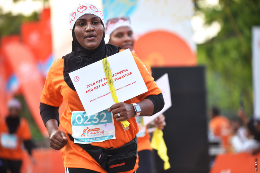 2 ނޮވެންބަރު 2018 : ދިރާގުން ބޭއްވި މިއަހަރުގެ ރޯޑުރޭސްގެ ތެއިން -- ސަން ފޮޓޯ/ އަޙުމަދު އަވްޝަން އިލްޔާސް