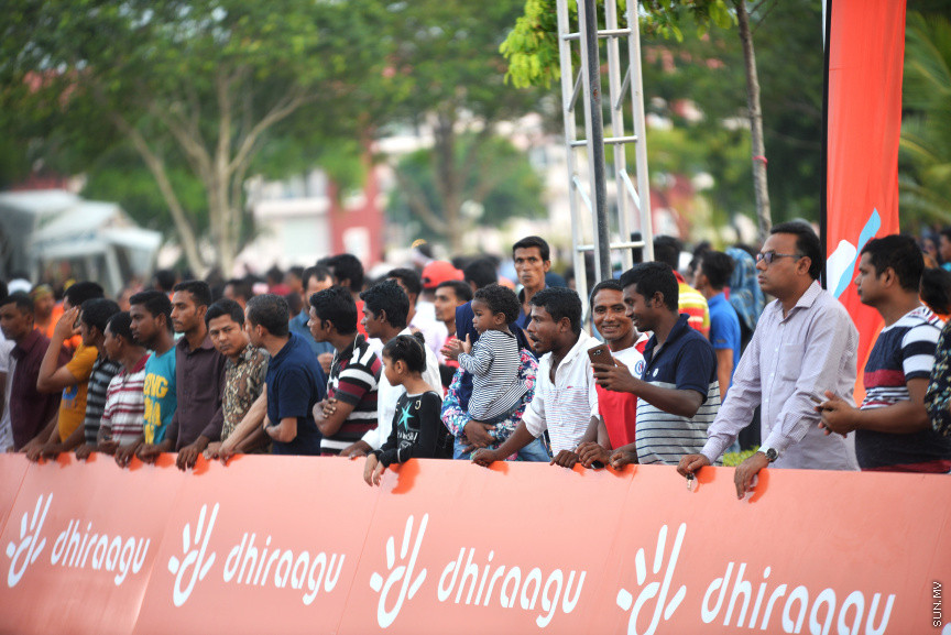 2 ނޮވެންބަރު 2018 : ދިރާގުން ބޭއްވި މިއަހަރުގެ ރޯޑުރޭސްގެ ތެއިން -- ސަން ފޮޓޯ/ އަޙުމަދު އަވްޝަން އިލްޔާސް