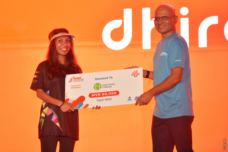 2 ނޮވެންބަރު 2018 : ދިރާގުން ބޭއްވި މިއަހަރުގެ ރޯޑުރޭސްގެ ތެއިން -- ސަން ފޮޓޯ/ އަޙުމަދު އަވްޝަން އިލްޔާސް