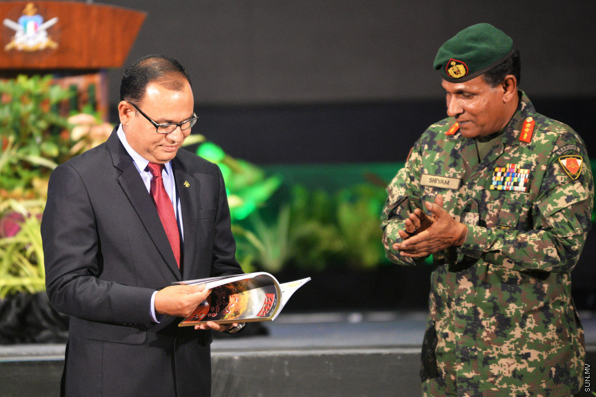3 ނޮވެންބަރު 2018 : އިސްލާމްދީނާއި ދިވެހި ގައުމުގެ ދިފާއުގައި ހަނގުރާމަކޮށް، ރާއްޖެއަށް ނަސްރު ހޯދައިދިން 3 ނޮވެމްބަރު 1988 ގެ ޝަހީދުންގެ ހަނދާނުގައި ފާހަގަކުރާ ނަސްރުގެ ދުވަސް ފާހަގަކުރުމަށް ބޭއްވި ޖަލްސާގެ ތެރެއިން --- ސަން ފޮޓޯ/ އަޙްމަދު އަވްޝަން އިލްޔާސް