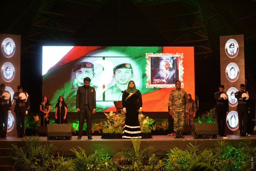 3 ނޮވެންބަރު 2018 : އިސްލާމްދީނާއި ދިވެހި ގައުމުގެ ދިފާއުގައި ހަނގުރާމަކޮށް، ރާއްޖެއަށް ނަސްރު ހޯދައިދިން 3 ނޮވެމްބަރު 1988 ގެ ޝަހީދުންގެ ހަނދާނުގައި ފާހަގަކުރާ ނަސްރުގެ ދުވަސް ފާހަގަކުރުމަށް ބޭއްވި ޖަލްސާގެ ތެރެއިން --- ސަން ފޮޓޯ/ އަޙްމަދު އަވްޝަން އިލްޔާސް