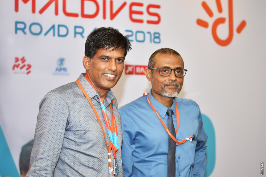 6 ނޮވެމްބަރު 2018: ދިރާގު ރޯޑުރޭހުގެ ވަނަތަކަށް ހޮވުނު ފަރާތްތަކަށް އިނާމު ދިނުމަށް ބޭައްވި ރަސްމިއްޔާތުގެ ތެރެއިން -- ސަން ފޮޓޯ / އަޙުމަދު އަވްޝަން އިލްޔާސް