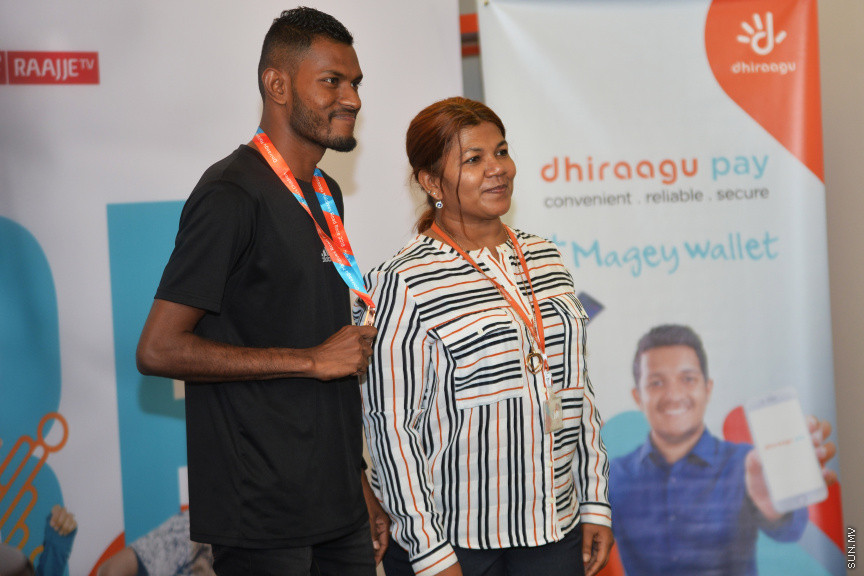 6 ނޮވެމްބަރު 2018: ދިރާގު ރޯޑުރޭހުގެ ވަނަތަކަށް ހޮވުނު ފަރާތްތަކަށް އިނާމު ދިނުމަށް ބޭައްވި ރަސްމިއްޔާތުގެ ތެރެއިން -- ސަން ފޮޓޯ / އަޙުމަދު އަވްޝަން އިލްޔާސް