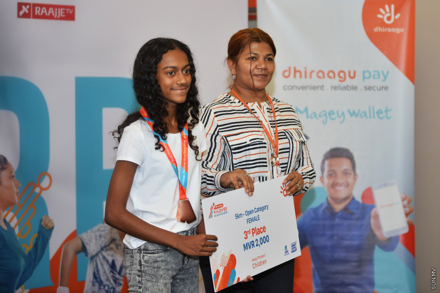 6 ނޮވެމްބަރު 2018: ދިރާގު ރޯޑުރޭހުގެ ވަނަތަކަށް ހޮވުނު ފަރާތްތަކަށް އިނާމު ދިނުމަށް ބޭައްވި ރަސްމިއްޔާތުގެ ތެރެއިން -- ސަން ފޮޓޯ / އަޙުމަދު އަވްޝަން އިލްޔާސް