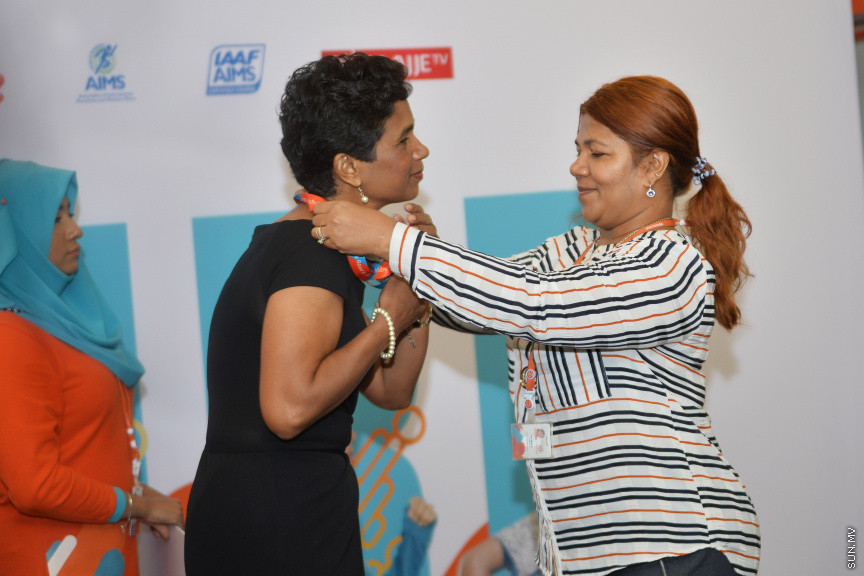 6 ނޮވެމްބަރު 2018: ދިރާގު ރޯޑުރޭހުގެ ވަނަތަކަށް ހޮވުނު ފަރާތްތަކަށް އިނާމު ދިނުމަށް ބޭައްވި ރަސްމިއްޔާތުގެ ތެރެއިން -- ސަން ފޮޓޯ / އަޙުމަދު އަވްޝަން އިލްޔާސް