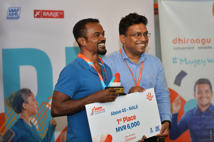 6 ނޮވެމްބަރު 2018: ދިރާގު ރޯޑުރޭހުގެ ވަނަތަކަށް ހޮވުނު ފަރާތްތަކަށް އިނާމު ދިނުމަށް ބޭައްވި ރަސްމިއްޔާތުގެ ތެރެއިން -- ސަން ފޮޓޯ / އަޙުމަދު އަވްޝަން އިލްޔާސް