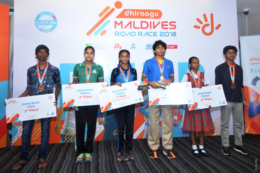 6 ނޮވެމްބަރު 2018: ދިރާގު ރޯޑުރޭހުގެ ވަނަތަކަށް ހޮވުނު ފަރާތްތަކަށް އިނާމު ދިނުމަށް ބޭައްވި ރަސްމިއްޔާތުގެ ތެރެއިން -- ސަން ފޮޓޯ / އަޙުމަދު އަވްޝަން އިލްޔާސް