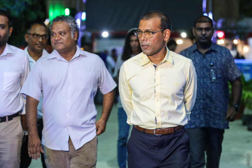 ނޮވެމްބަރ 10، 2018: ގެސްޓުހައުސް އެސޯސިއޭޝަނުން އިންތިހާބީ ރައީސް އިބްރާހިމް މުހައްމަދު ސޯލިހުއަށާއި އިންތިހާބީ ނައިބް ރައީސް ފައިސަލް ނަސީމްއަށް މަރުހަބާ ކިޔުމަށް ހުޅުމާލޭ ރެހެންދި ސްކޫލްގައި ބޭއްވި ހަފްލާގެ ތެރެއިން: މި ހަފްލާގައި ކުރީގެ ރައީސް މުހައްމަދު ނަޝީދު ވެސް ބައިވެރިވެޑައިގަތް -- ސަން ފޮޓޯ/ ފަޔާޒު މޫސާ