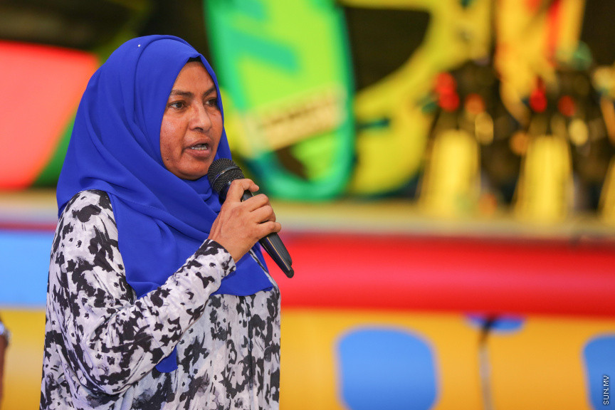ނޮވެމްބަރ 10، 2018: ގެސްޓުހައުސް އެސޯސިއޭޝަނުން އިންތިހާބީ ރައީސް އިބްރާހިމް މުހައްމަދު ސޯލިހުއަށާއި އިންތިހާބީ ނައިބް ރައީސް ފައިސަލް ނަސީމްއަށް މަރުހަބާ ކިޔުމަށް ހުޅުމާލޭ ރެހެންދި ސްކޫލްގައި ބޭއްވި ހަފްލާގެ ތެރެއިން: މި ހަފްލާގައި ކުރީގެ ރައީސް މުހައްމަދު ނަޝީދު ވެސް ބައިވެރިވެޑައިގަތް -- ސަން ފޮޓޯ/ ފަޔާޒު މޫސާ