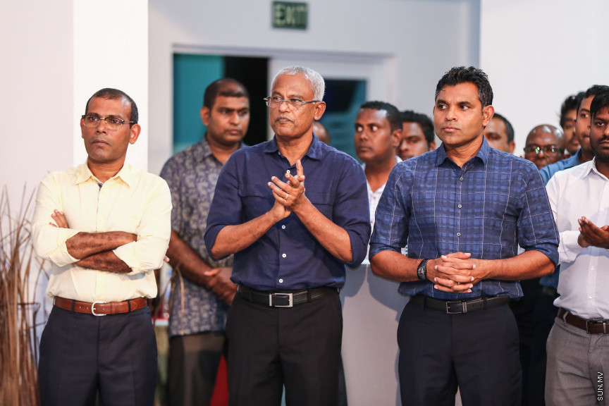 ނޮވެމްބަރ 10، 2018: ގެސްޓުހައުސް އެސޯސިއޭޝަނުން އިންތިހާބީ ރައީސް އިބްރާހިމް މުހައްމަދު ސޯލިހުއަށާއި އިންތިހާބީ ނައިބް ރައީސް ފައިސަލް ނަސީމްއަށް މަރުހަބާ ކިޔުމަށް ހުޅުމާލޭ ރެހެންދި ސްކޫލްގައި ބޭއްވި ހަފްލާގެ ތެރެއިން: މި ހަފްލާގައި ކުރީގެ ރައީސް މުހައްމަދު ނަޝީދު ވެސް ބައިވެރިވެޑައިގަތް -- ސަން ފޮޓޯ/ ފަޔާޒު މޫސާ