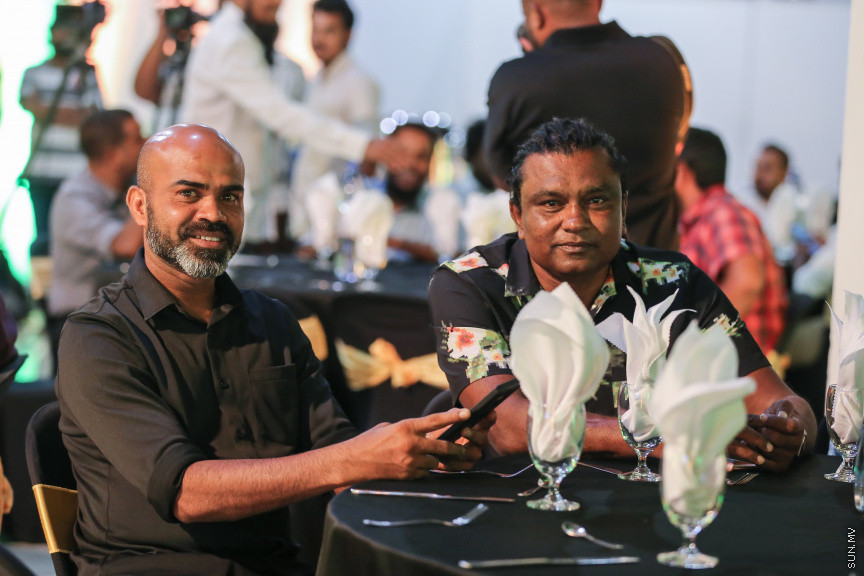 ނޮވެމްބަރ 13، 2018: "ސިޔާމް މައުރޫފު ސޮކާ ކަޕް 2018"ގެ ޑްރޯ ނެގުމަށް އާޓް ގެލަރީގައި ބޭއްވި ރަސްމިއްޔާތުގެ ތެރެއިން -- ސަން ފޮޓޯ/ ފަޔާޒު މޫސާ