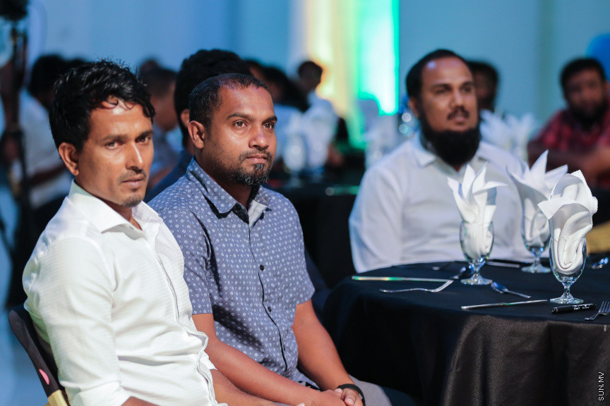 ނޮވެމްބަރ 13، 2018: "ސިޔާމް މައުރޫފު ސޮކާ ކަޕް 2018"ގެ ޑްރޯ ނެގުމަށް އާޓް ގެލަރީގައި ބޭއްވި ރަސްމިއްޔާތުގެ ތެރެއިން -- ސަން ފޮޓޯ/ ފަޔާޒު މޫސާ