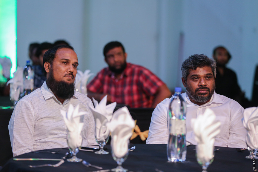 ނޮވެމްބަރ 13، 2018: "ސިޔާމް މައުރޫފު ސޮކާ ކަޕް 2018"ގެ ޑްރޯ ނެގުމަށް އާޓް ގެލަރީގައި ބޭއްވި ރަސްމިއްޔާތުގެ ތެރެއިން -- ސަން ފޮޓޯ/ ފަޔާޒު މޫސާ