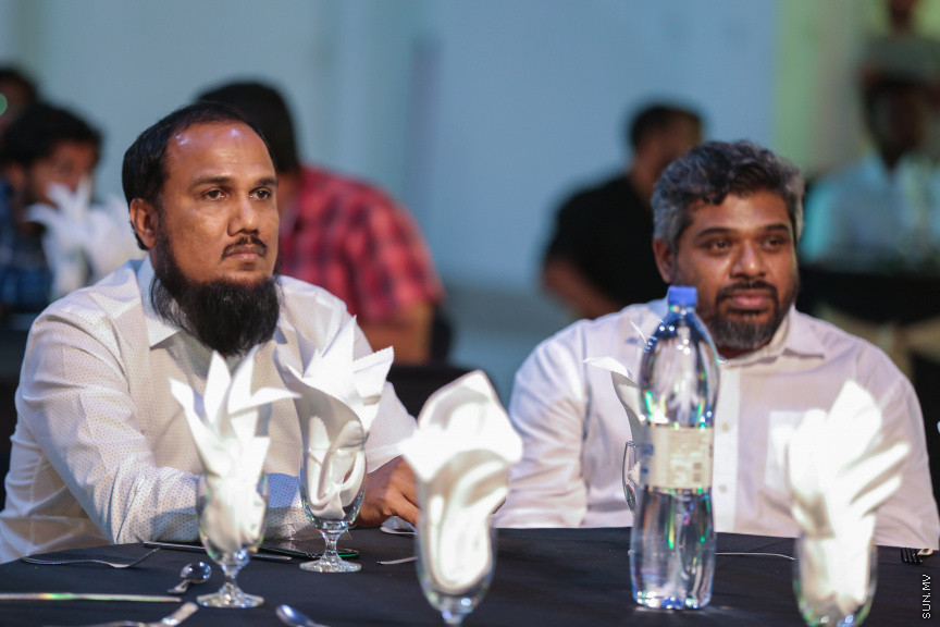 ނޮވެމްބަރ 13، 2018: "ސިޔާމް މައުރޫފު ސޮކާ ކަޕް 2018"ގެ ޑްރޯ ނެގުމަށް އާޓް ގެލަރީގައި ބޭއްވި ރަސްމިއްޔާތުގެ ތެރެއިން -- ސަން ފޮޓޯ/ ފަޔާޒު މޫސާ