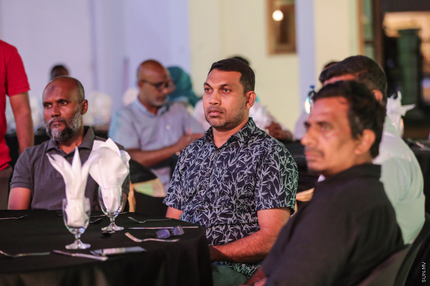 ނޮވެމްބަރ 13، 2018: "ސިޔާމް މައުރޫފު ސޮކާ ކަޕް 2018"ގެ ޑްރޯ ނެގުމަށް އާޓް ގެލަރީގައި ބޭއްވި ރަސްމިއްޔާތުގެ ތެރެއިން -- ސަން ފޮޓޯ/ ފަޔާޒު މޫސާ