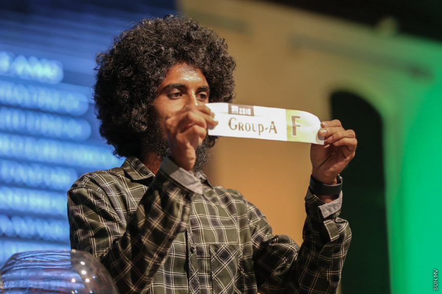 ނޮވެމްބަރ 13، 2018: "ސިޔާމް މައުރޫފު ސޮކާ ކަޕް 2018"ގެ ޑްރޯ ނެގުމަށް އާޓް ގެލަރީގައި ބޭއްވި ރަސްމިއްޔާތުގެ ތެރެއިން -- ސަން ފޮޓޯ/ ފަޔާޒު މޫސާ