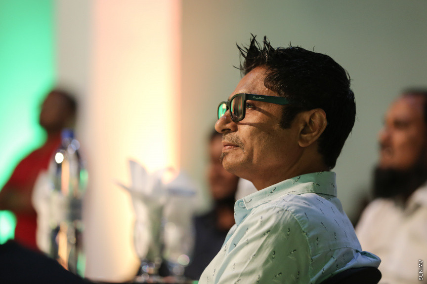 ނޮވެމްބަރ 13، 2018: "ސިޔާމް މައުރޫފު ސޮކާ ކަޕް 2018"ގެ ޑްރޯ ނެގުމަށް އާޓް ގެލަރީގައި ބޭއްވި ރަސްމިއްޔާތުގެ ތެރެއިން -- ސަން ފޮޓޯ/ ފަޔާޒު މޫސާ