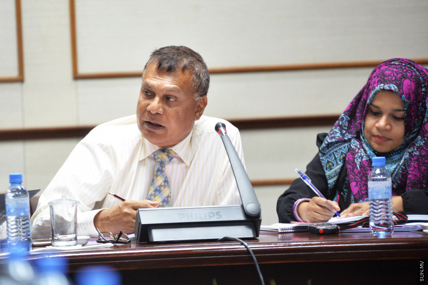 2019 ވަނަ އަހަރަށް ލަފާކޮށް ރައްޔިތުންގެ މަޖިލީހަށް ހުށަހަޅާފައިވާ ބަޖެޓް ދިރާސާ ކުރުމަށް ބެއްވި މަޖިލީހުގެ ބަޖެޓް ކޮމިޓީގެ ބައްދަލުވުމުގެ ތެރެއިން -- ސަން ފޮޓޯ / އަޙްމަދު އަވްޝަން އިލްޔާސް