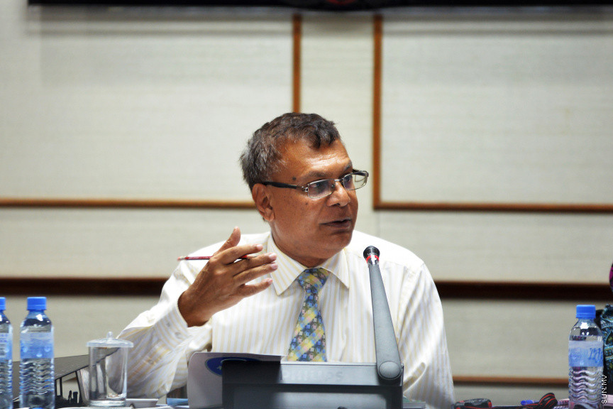 2019 ވަނަ އަހަރަށް ލަފާކޮށް ރައްޔިތުންގެ މަޖިލީހަށް ހުށަހަޅާފައިވާ ބަޖެޓް ދިރާސާ ކުރުމަށް ބެއްވި މަޖިލީހުގެ ބަޖެޓް ކޮމިޓީގެ ބައްދަލުވުމުގެ ތެރެއިން -- ސަން ފޮޓޯ / އަޙްމަދު އަވްޝަން އިލްޔާސް