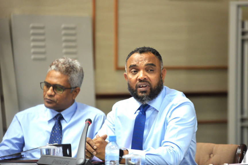 2019 ވަނަ އަހަރަށް ލަފާކޮށް ރައްޔިތުންގެ މަޖިލީހަށް ހުށަހަޅާފައިވާ ބަޖެޓް ދިރާސާ ކުރުމަށް ބެއްވި މަޖިލީހުގެ ބަޖެޓް ކޮމިޓީގެ ބައްދަލުވުމުގެ ތެރެއިން -- ސަން ފޮޓޯ / އަޙްމަދު އަވްޝަން އިލްޔާސް