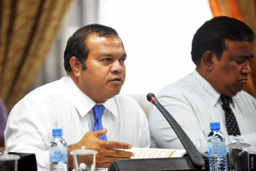 2019 ވަނަ އަހަރަށް ލަފާކޮށް ރައްޔިތުންގެ މަޖިލީހަށް ހުށަހަޅާފައިވާ ބަޖެޓް ދިރާސާ ކުރުމަށް ބެއްވި މަޖިލީހުގެ ބަޖެޓް ކޮމިޓީގެ ބައްދަލުވުމުގެ ތެރެއިން -- ސަން ފޮޓޯ / އަޙްމަދު އަވްޝަން އިލްޔާސް