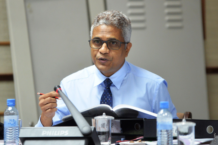 2019 ވަނަ އަހަރަށް ލަފާކޮށް ރައްޔިތުންގެ މަޖިލީހަށް ހުށަހަޅާފައިވާ ބަޖެޓް ދިރާސާ ކުރުމަށް ބެއްވި މަޖިލީހުގެ ބަޖެޓް ކޮމިޓީގެ ބައްދަލުވުމުގެ ތެރެއިން -- ސަން ފޮޓޯ / އަޙްމަދު އަވްޝަން އިލްޔާސް
